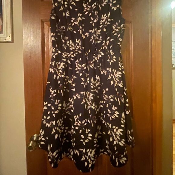 Classy Floral Dress - Picture 7 of 10